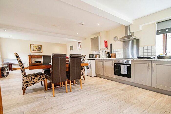 4 Bedroom Detached House For Sale In Main Street, Tunstall, Hull, HU12