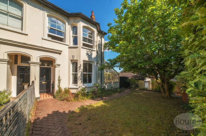 3 Bedroom Semi-Detached House For Sale In The Crescent, Farnham, Surrey, GU9