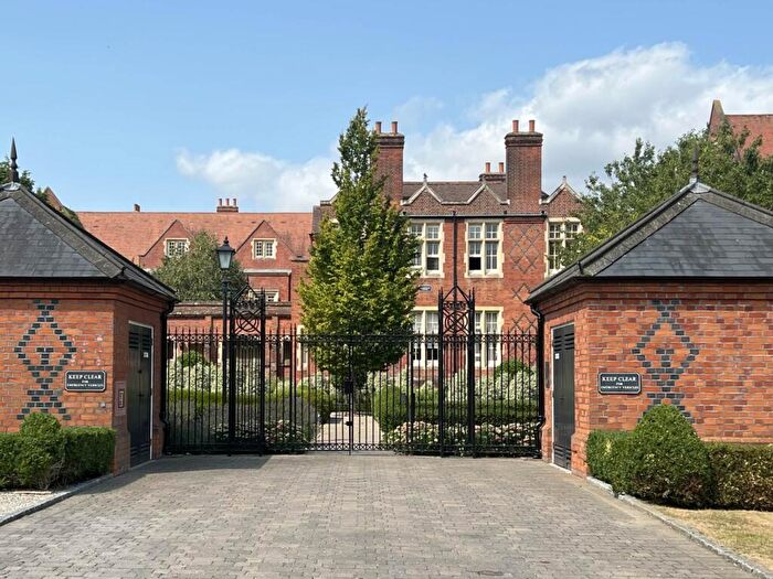 1 Bedroom Apartment For Sale In Tudor Court, The Galleries, Brentwood, CM14