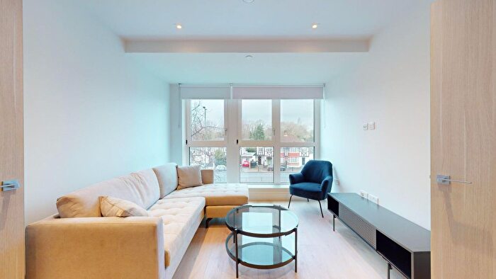 2 Bedroom Flat To Rent In Beverley Way, New Malden, SW20