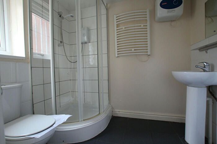 7 Bedroom Flat To Rent In Crofton Street, Manchester, M14