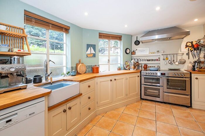 2 Bedroom Flat To Rent In Crooked Billet, London, SW19