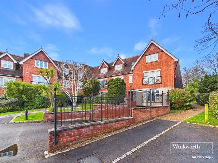 2 Bedroom Apartment For Sale In Upcross Gardens, Reading, Berkshire, RG1