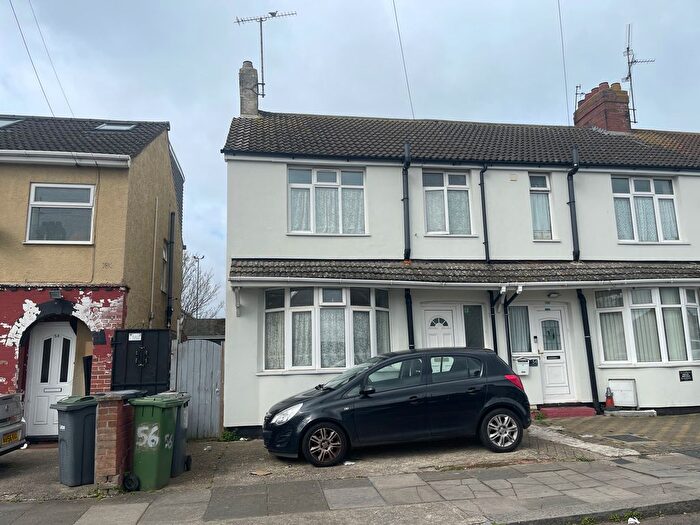 3 Bedroom Terraced House To Rent In Thornhill Road, Luton, LU4