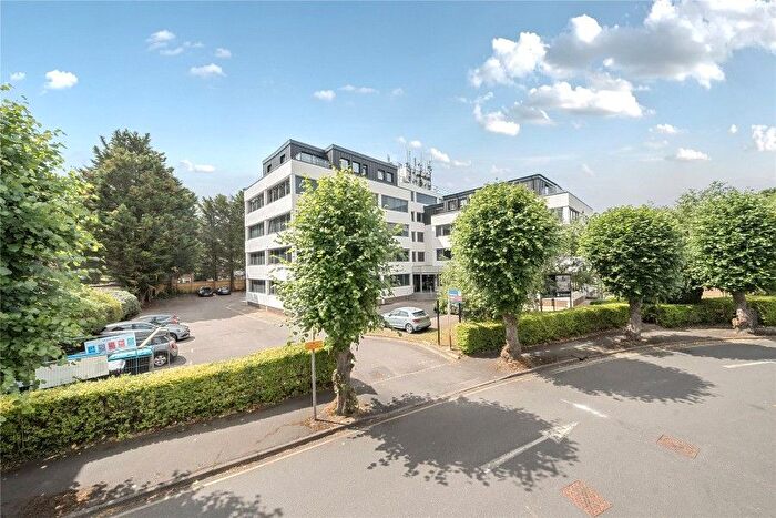 1 Bedroom Flat To Rent In West Byfleet, Surrey, KT14