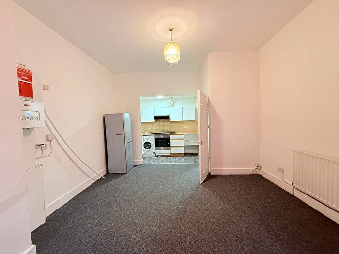 2 Bedroom Flat To Rent In Ilford, IG3