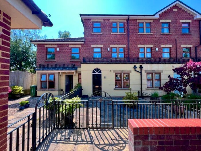 4 Bedroom Mews To Rent In Haslam Hall Mews, Bolton, BL1