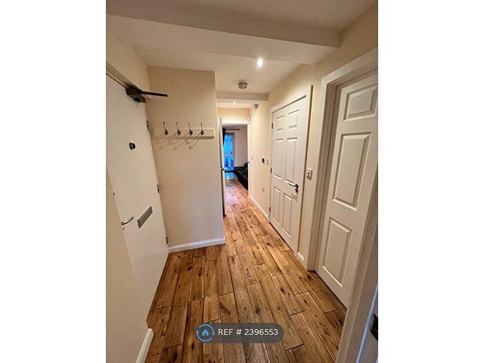 2 Bedroom Flat To Rent In Adrian House, London, E15