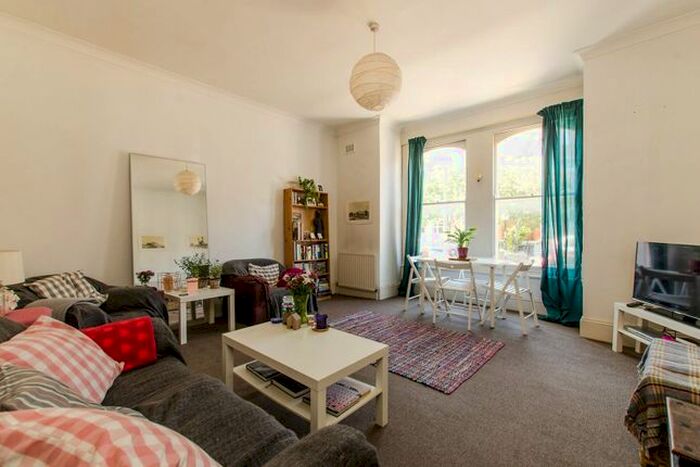 2 Bedroom Flat To Rent In Drakefield Road, Heaver Estate, London, SW17