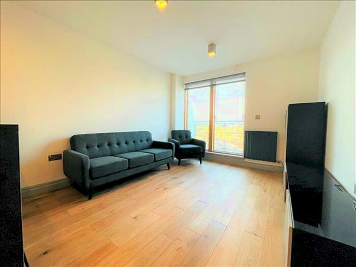 2 Bedroom Flat To Rent In Jefferson Place, Fernie Street, Green Quarter, M4