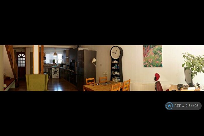 3 Bedroom Maisonette To Rent In Gilwell Court, London, E5