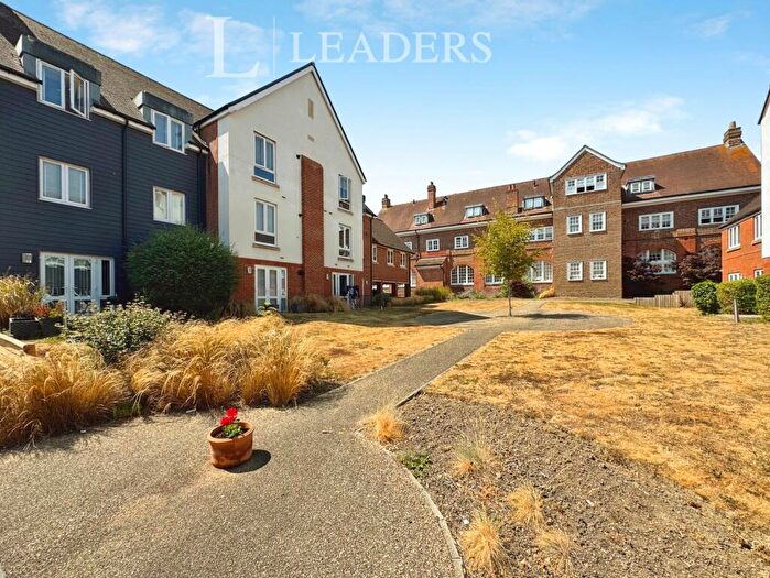 2 Bedroom Apartment For Sale In Abbess Way, Waterlooville, Hampshire, PO7