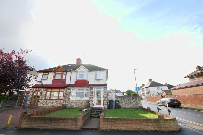 3 Bedroom End Of Terrace House To Rent In Empire Avenue, London N18