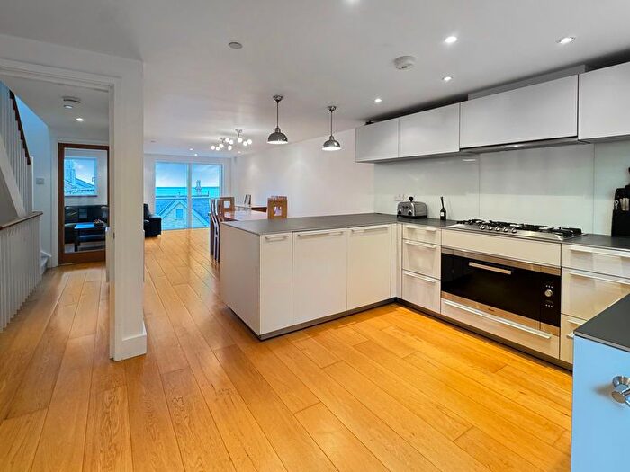 3 Bedroom Terraced House For Sale In Cliff Road, Cowes, PO31