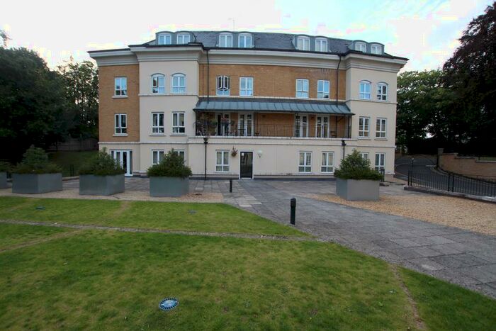2 Bedroom Apartment To Rent In Woking, GU22