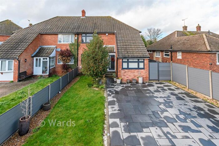 5 Bedroom Semi Detached House For Sale In Copperhouse Road, Strood, Rochester, Kent, ME2