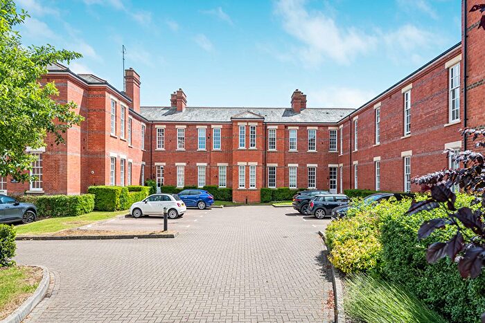2 Bedroom Flat For Sale In Beningfield Drive, St. Albans, AL2