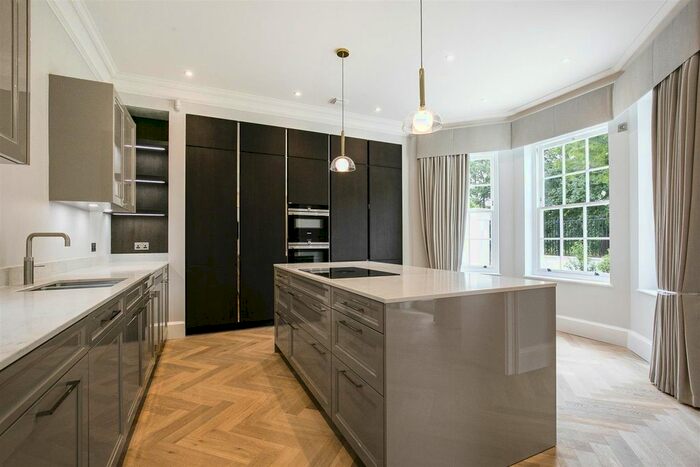 3 Bedroom Flat To Rent In Totteridge Village, London, N20
