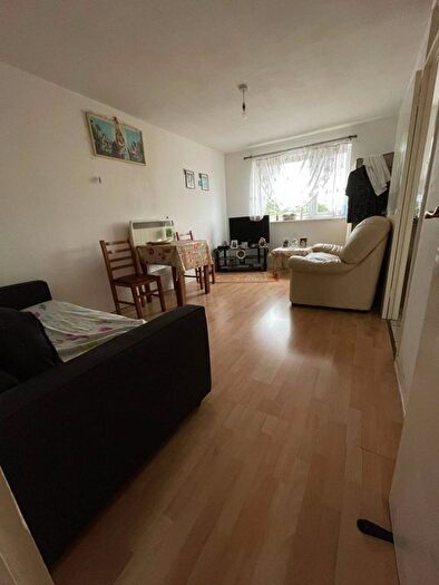 1 Bedroom Flat To Rent In Makepeace Road, Northolt, UB5