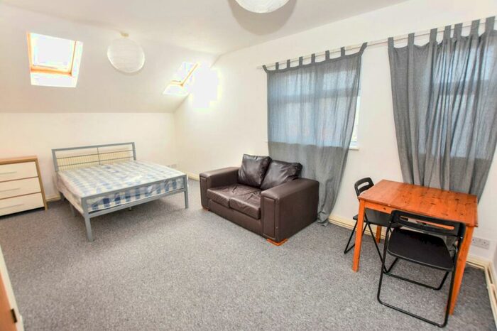 1 Bedroom Flat To Rent In Ashton Old Road, Openshaw, Manchester, M11