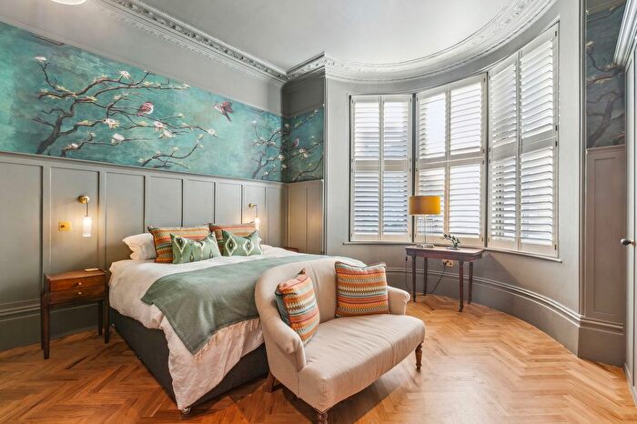 3 Bedroom Flat To Rent In Altenburg Gardens, London, SW11