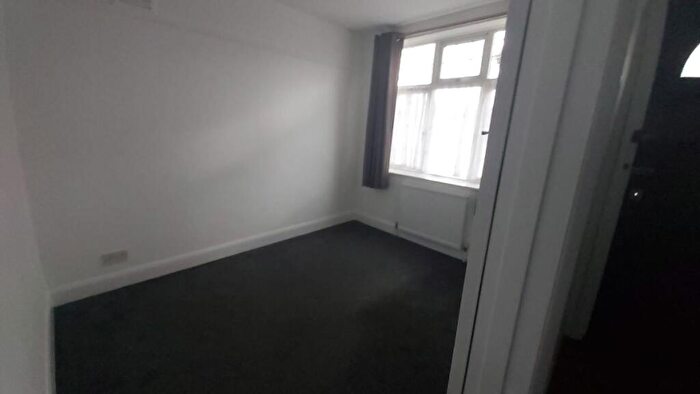 2 Bedroom Flat To Rent In Brighton Road, CR8