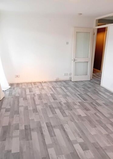 2 Bedroom Flat To Rent In Blacksmiths Lane, Orpington, Kent, BR5