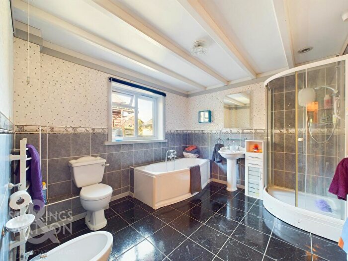 3 Bedroom Chalet For Sale In Pond Lane, Upper Holton, Halesworth, IP19