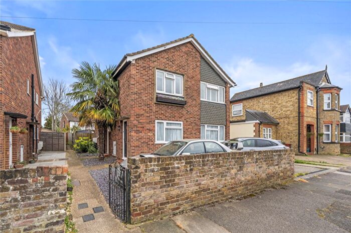 2 Bedroom Maisonette For Sale In Fairholme Road, Ashford, TW15