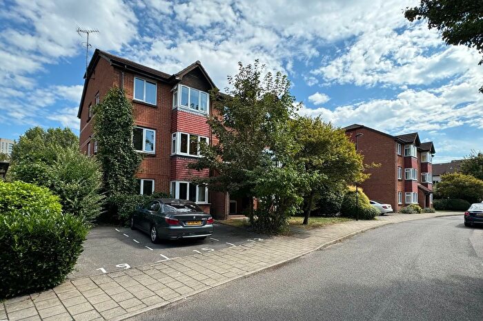 2 Bedroom Flat To Rent In Sterling Gardens, London, SE14