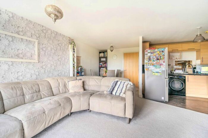 2 Bedroom Flat To Rent In Barking, Barking, IG11