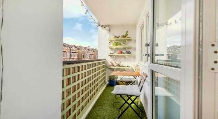 1 Bedroom Flat To Rent In Coulsdon House, Streatham Hill, London SW2