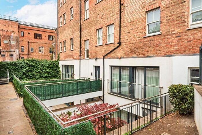 2 Bedroom Flat For Sale In Archway Road, Highgate, N6