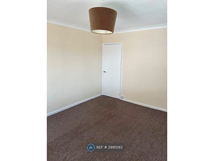 2 Bedroom Flat To Rent In Snape Hill Lane, Dronfield, S18