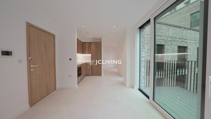 Studio To Rent In Cendal Crescent, London, E1