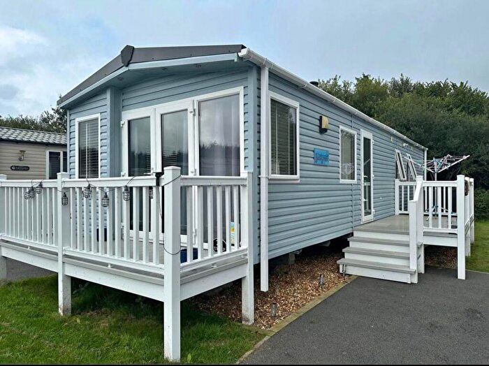 2 Bedroom Park Home For Sale In Coast Road, Corton, NR32