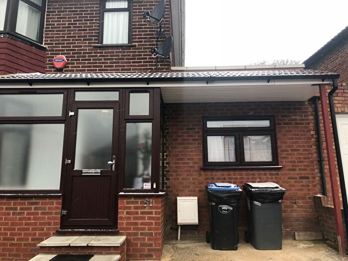 Studio To Rent In Springfield Gardens, London, NW9