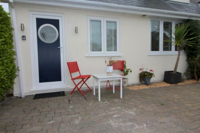 1 Bedroom Flat To Rent In Pinehurst Avenue, Mudeford, Christchurch, BH23