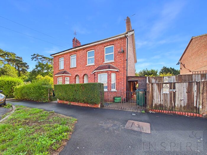 3 Bedroom Semi-Detached House For Sale In Albany Road, Crawley, RH11