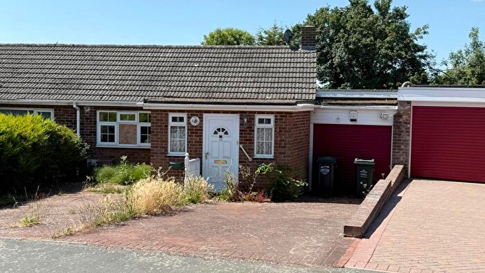 3 Bedroom Bungalow For Sale In Beacon Drive, Bean, Dartford, Kent, DA2