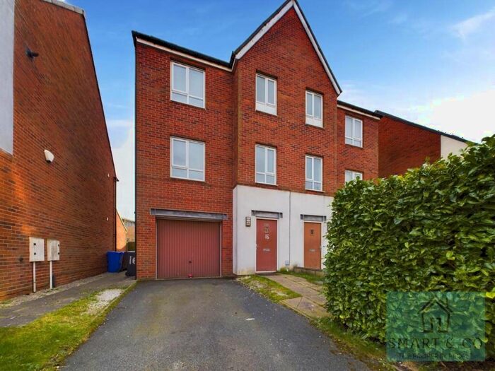 4 Bedroom House To Rent In Ironstone Walk, Stoke-on-Trent, ST6