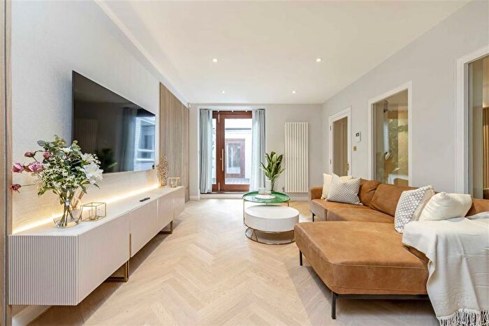 3 Bedroom Flat To Rent In Cornwall Gardens, South Kensington, SW7