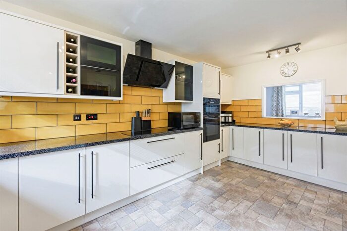 3 Bedroom Semi-Detached House For Sale In Dunstone View, Plymouth, PL9