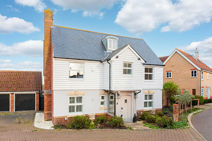 5 Bedroom Detached House For Sale In Pemberton Field, Rochford, SS4