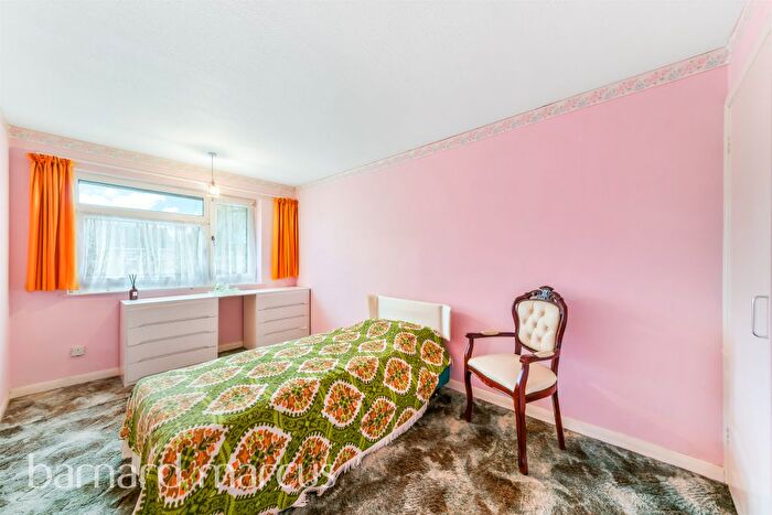 3 Bedroom Terraced House For Sale In Hoylake Gardens, Mitcham, CR4