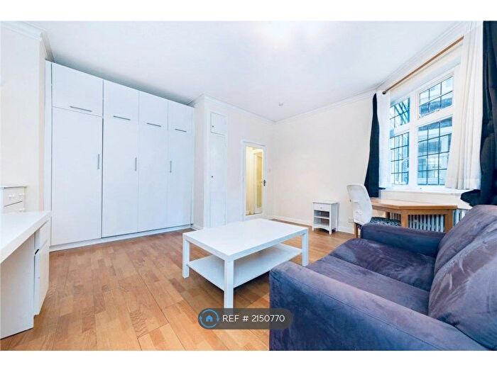 Studio To Rent In Clare Court, London, WC1H