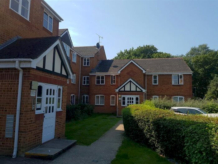 1 Bedroom Flat To Rent In Mullards Close, Mitcham, CR4