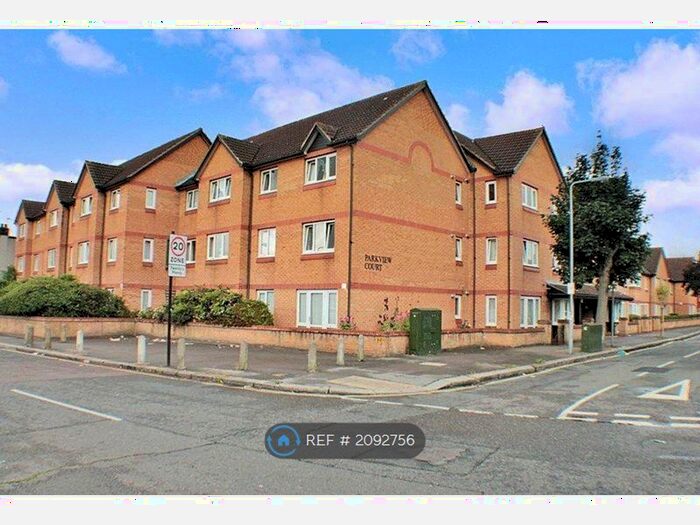 2 Bedroom Flat To Rent In Parkview Court, Ilford, IG2