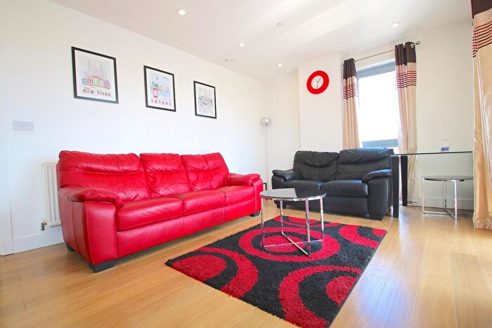 2 Bedroom Flat To Rent In Christian Street, London, E1