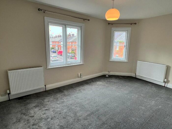 2 Bedroom Flat To Rent In Basingstoke, Hampshire, RG21